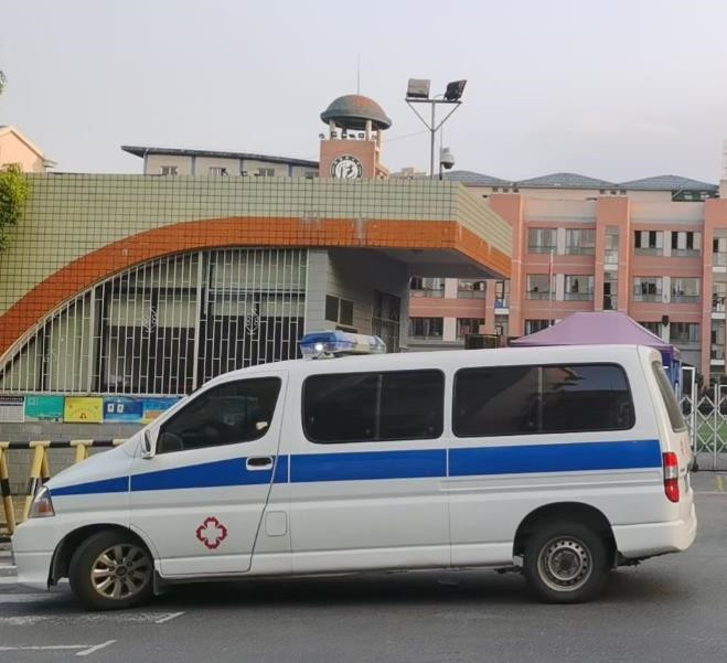 珠海救护车出租护送骨折病人一公里多少钱